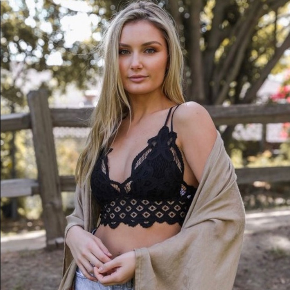 Black Scalloped Crochet Boho Lace Bralette - Picture 1 of 1